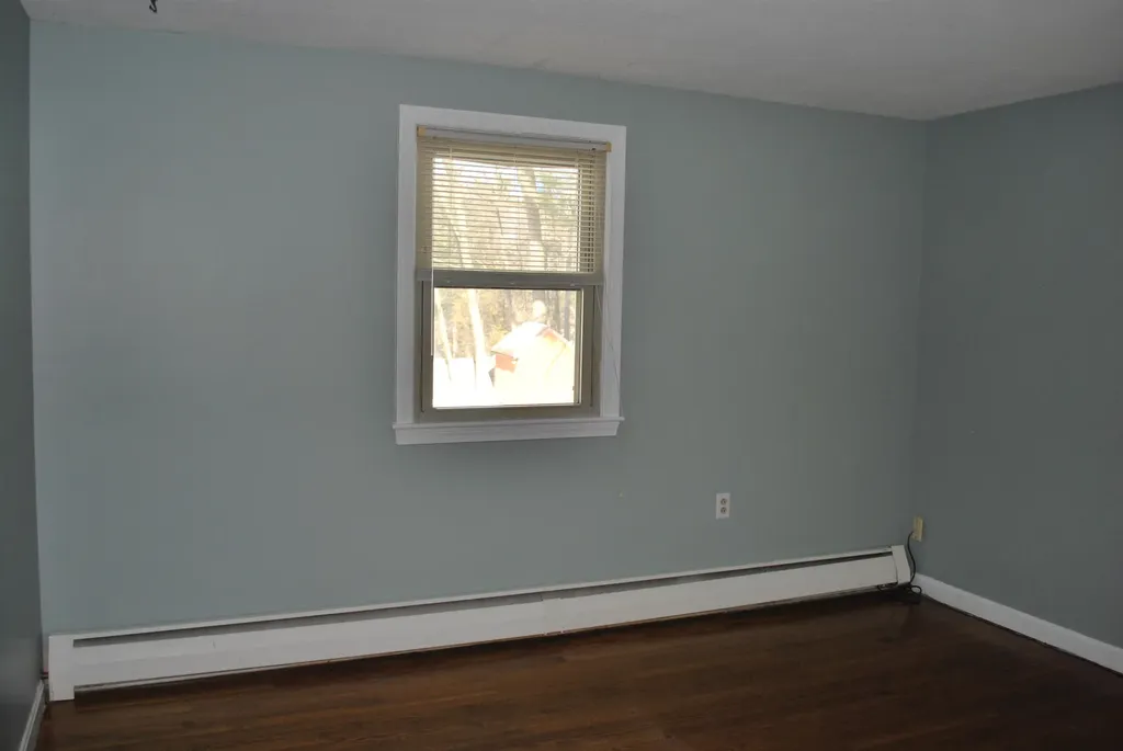 12 Oakdale Avenue Nashua NH 03062