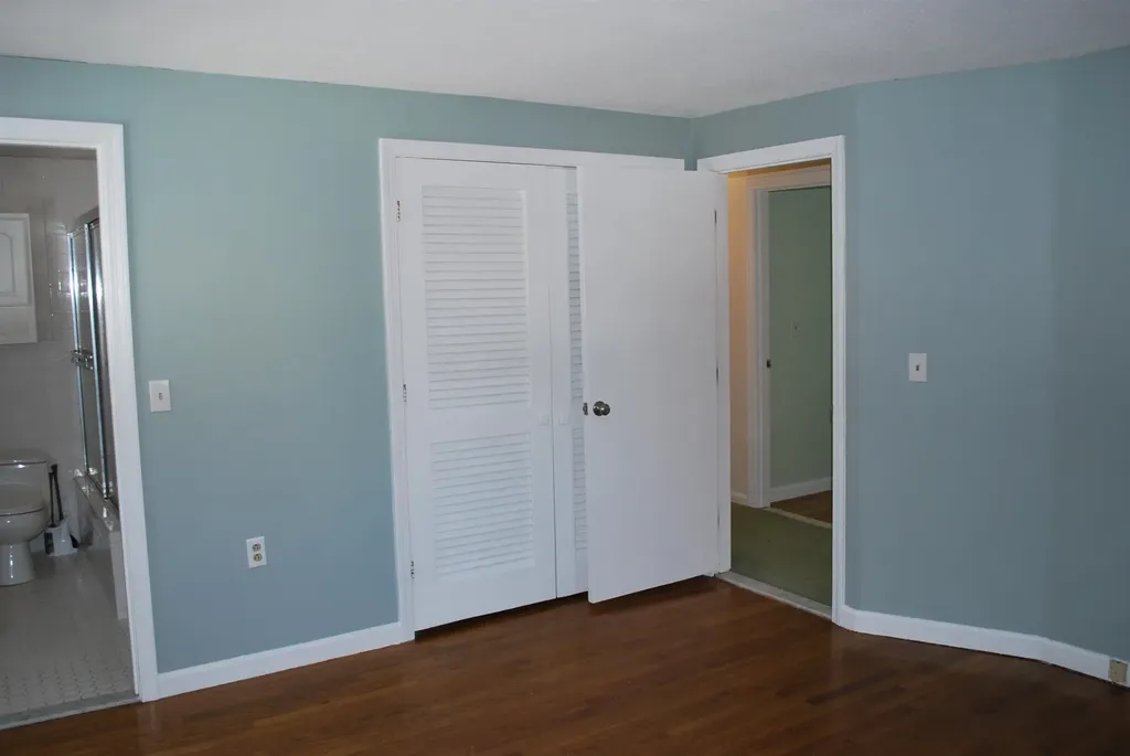 12 Oakdale Avenue Nashua NH 03062