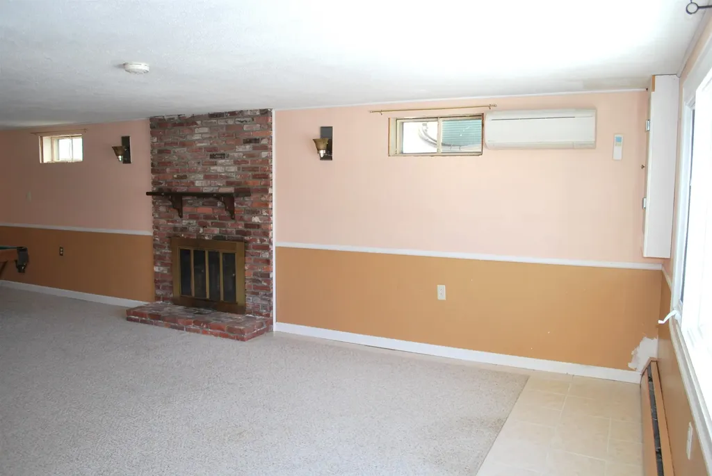 12 Oakdale Avenue Nashua NH 03062