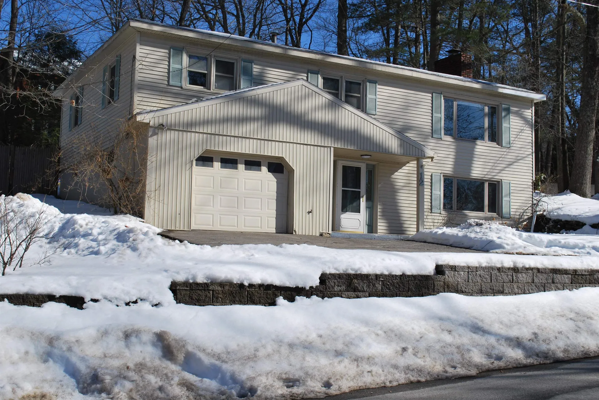 12 Oakdale Avenue Nashua NH 03062