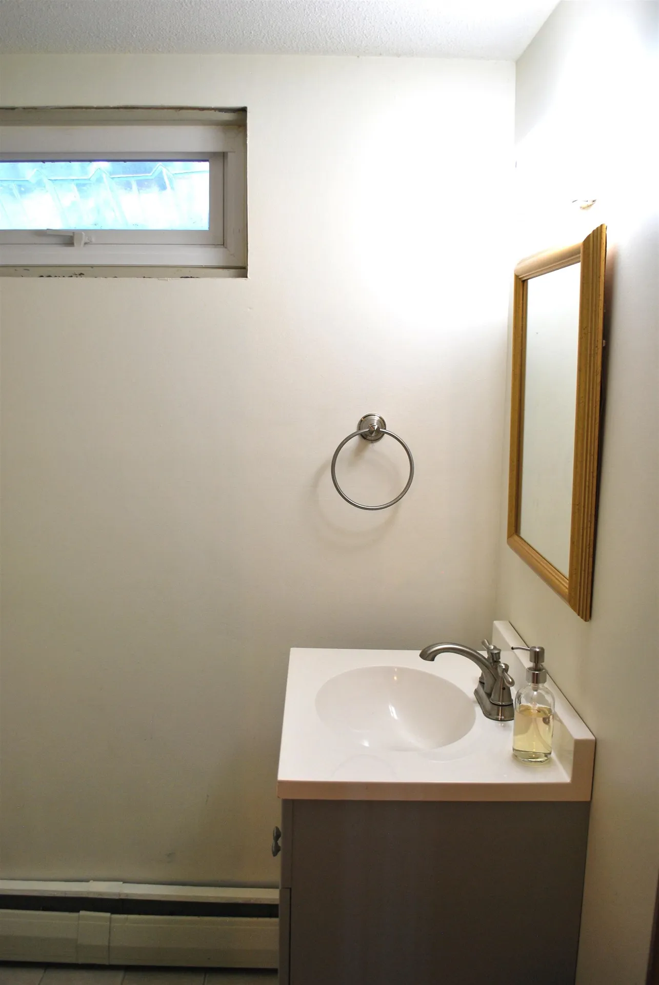 12 Oakdale Avenue Nashua NH 03062