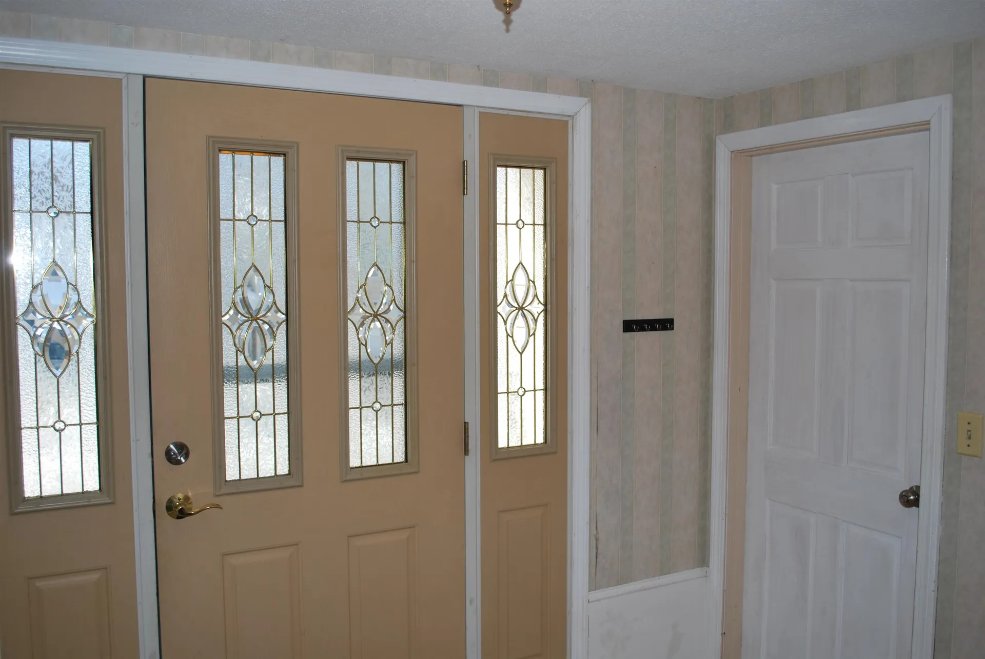 12 Oakdale Avenue Nashua NH 03062