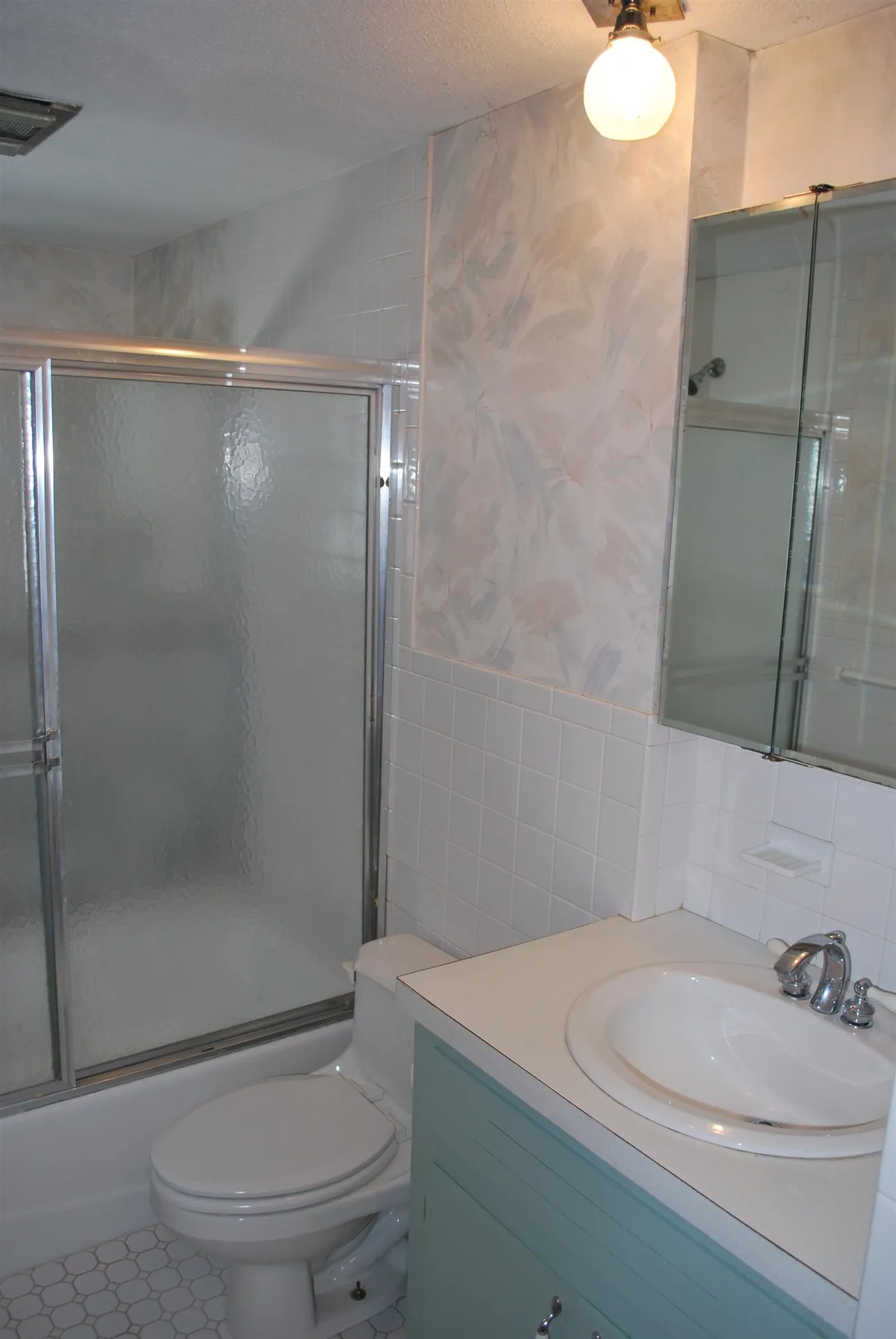 12 Oakdale Avenue Nashua NH 03062