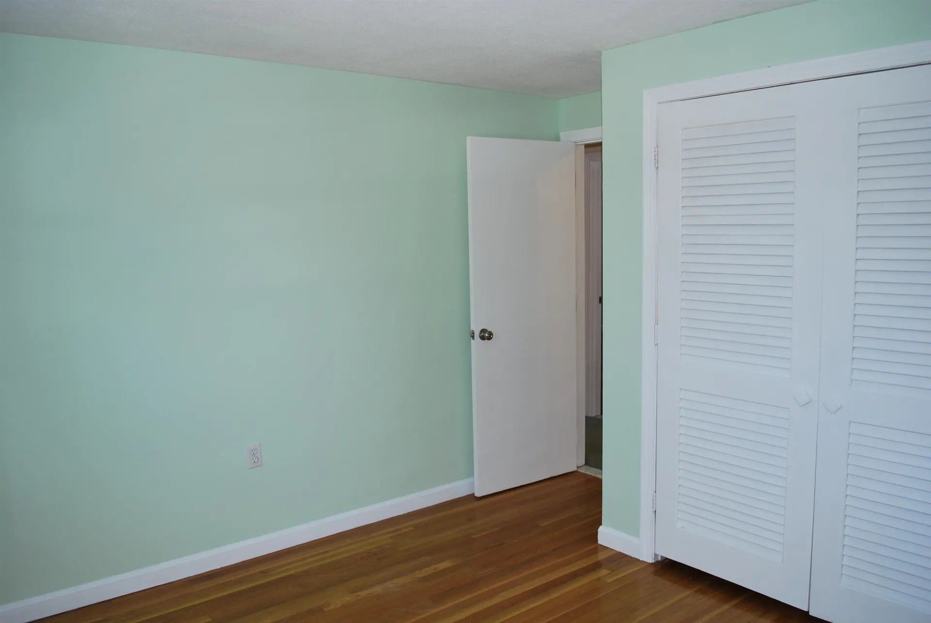 12 Oakdale Avenue Nashua NH 03062