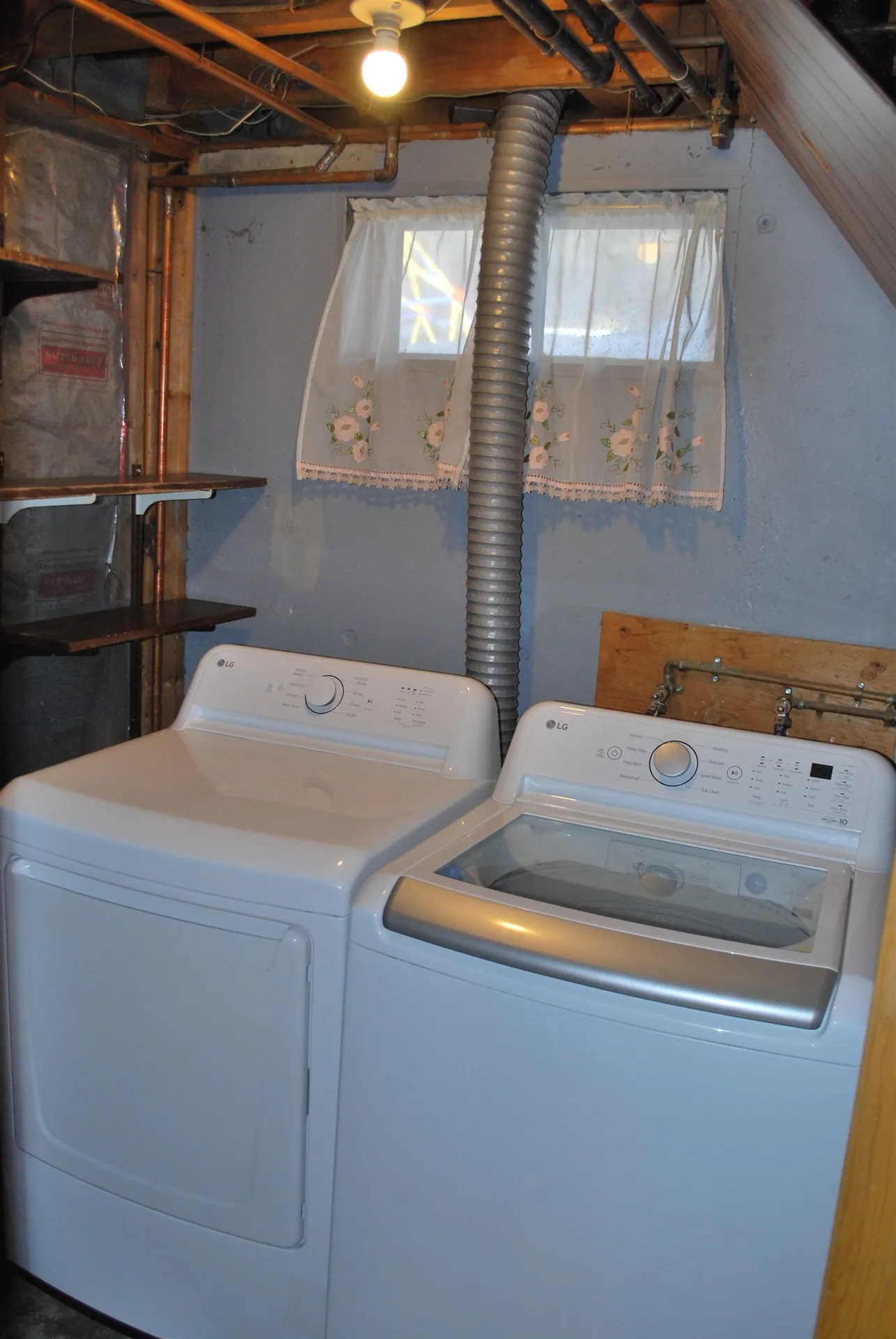 12 Oakdale Avenue Nashua NH 03062