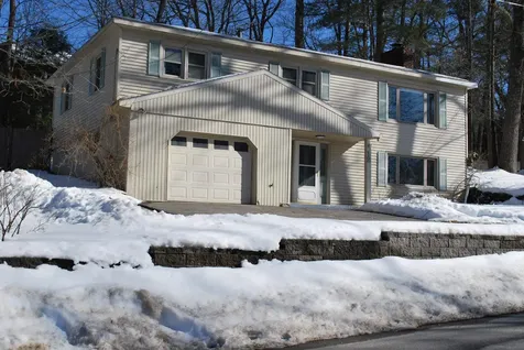 12 Oakdale Avenue Nashua NH 03062