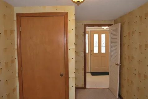 12 Oakdale Avenue Nashua NH 03062