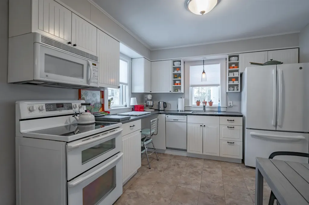 11 Pine Hill Avenue Nashua NH 03064