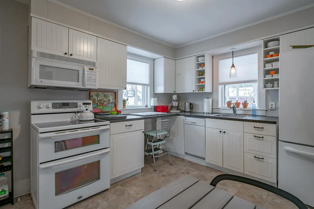 11 Pine Hill Avenue Nashua NH 03064