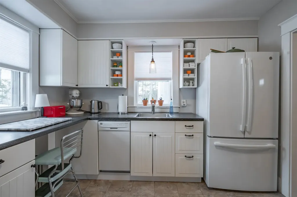 11 Pine Hill Avenue Nashua NH 03064