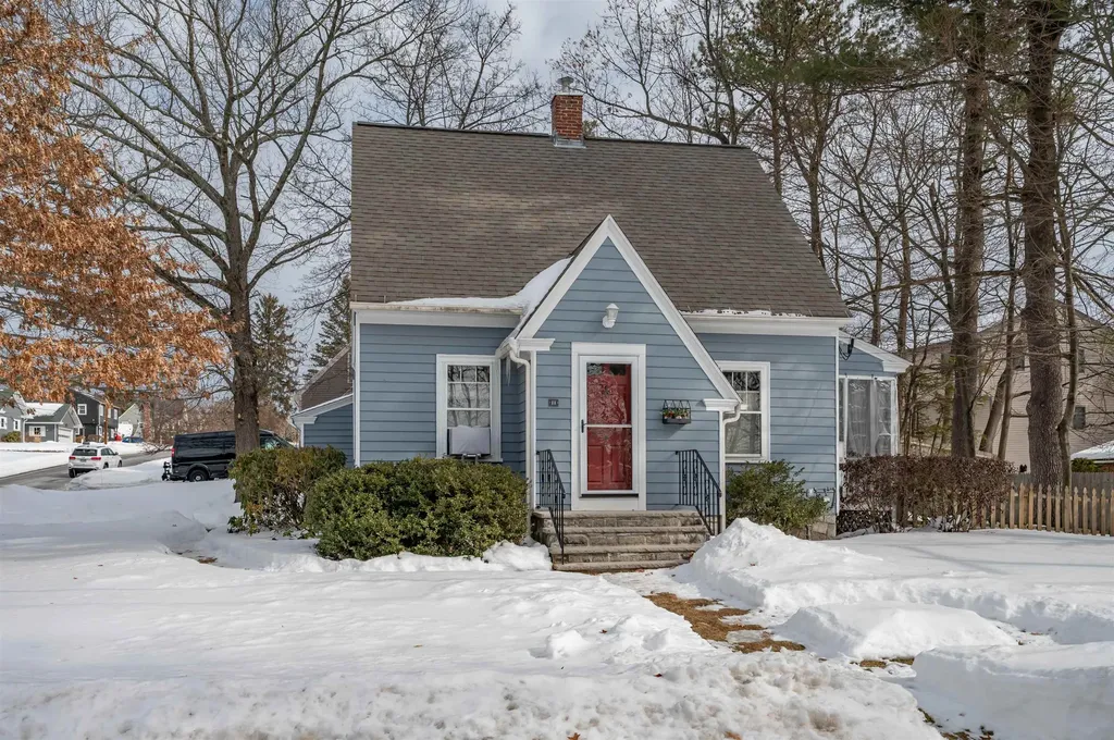 11 Pine Hill Avenue Nashua NH 03064
