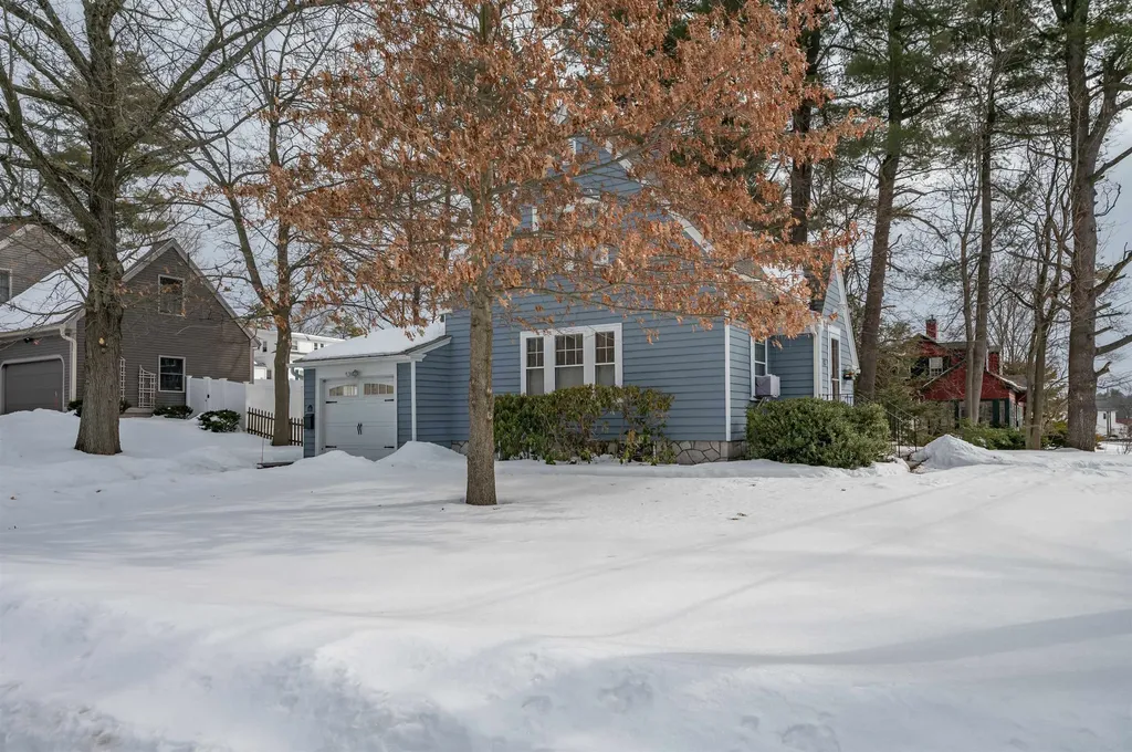 11 Pine Hill Avenue Nashua NH 03064
