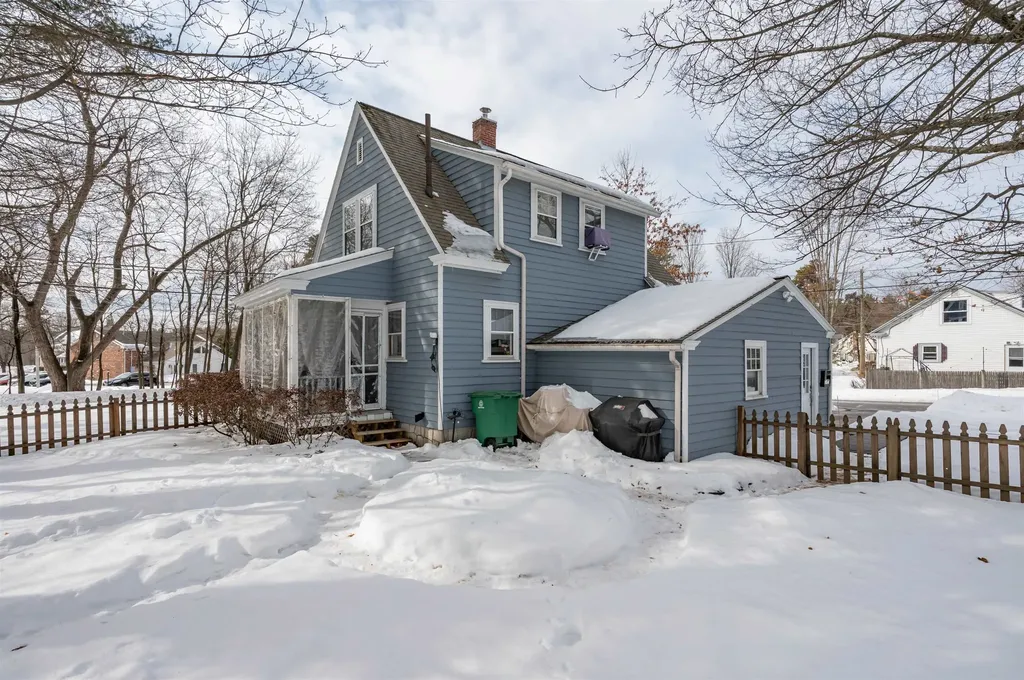 11 Pine Hill Avenue Nashua NH 03064