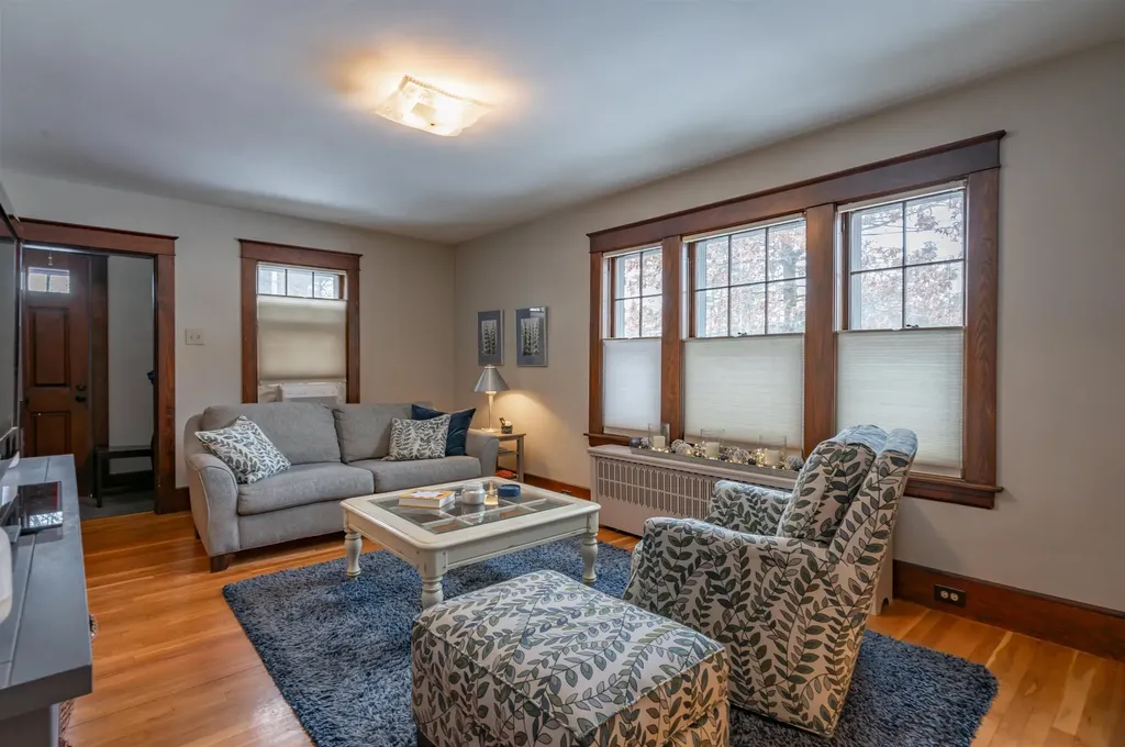 11 Pine Hill Avenue Nashua NH 03064