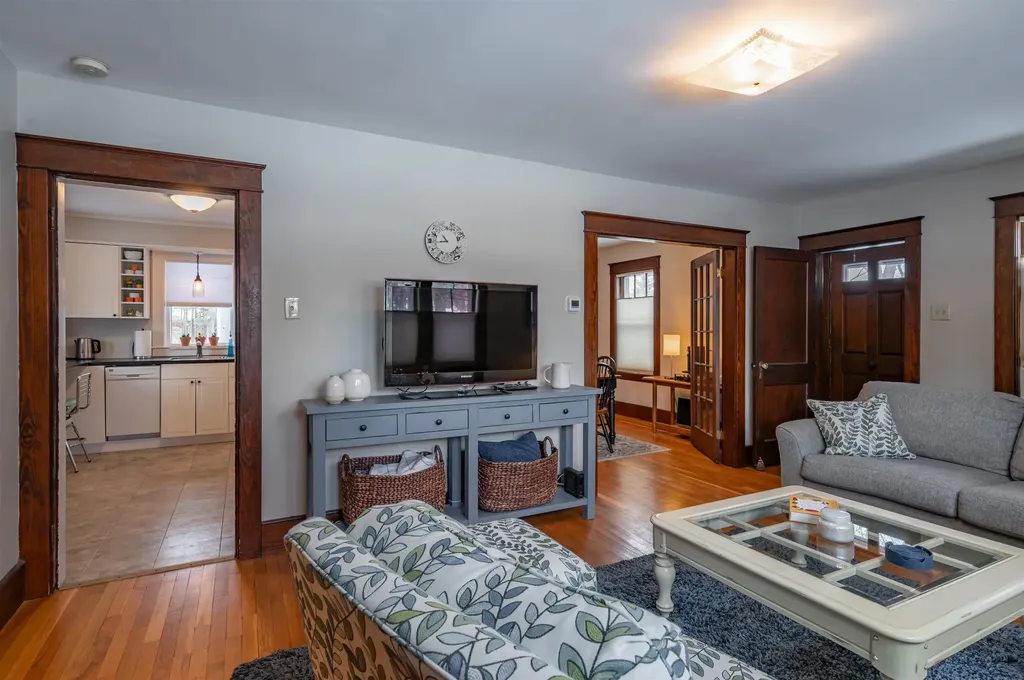 11 Pine Hill Avenue Nashua NH 03064