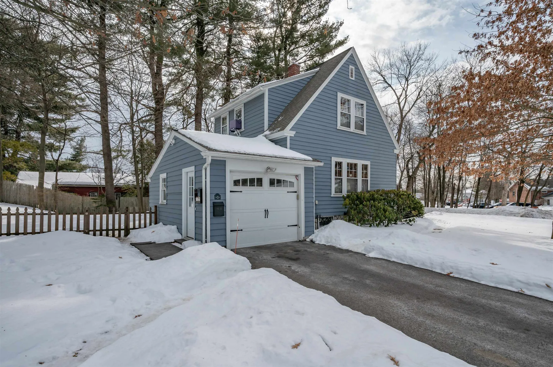 11 Pine Hill Avenue Nashua NH 03064
