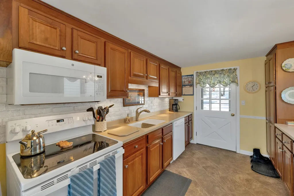 334 Fox Road Madison NH 03849