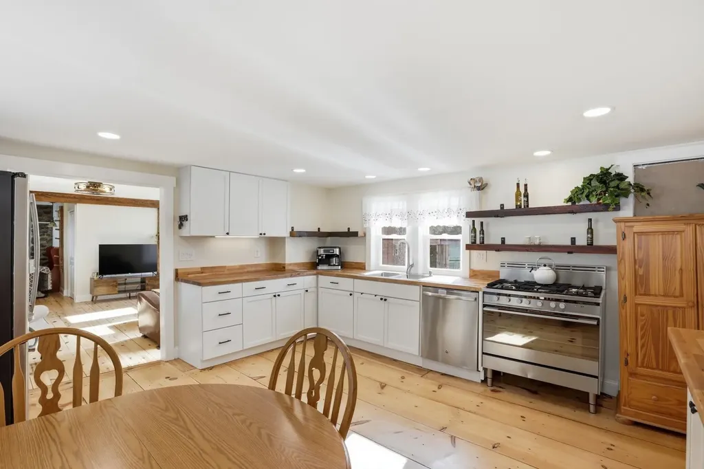 25 Pepperell Road Brookline NH 03033