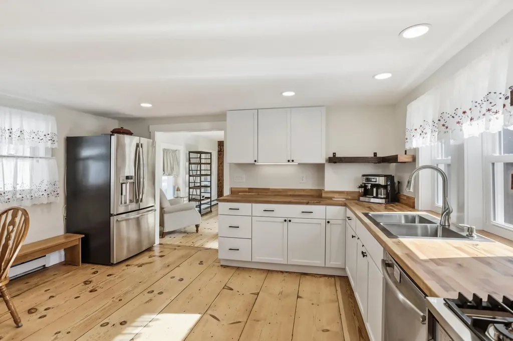 25 Pepperell Road Brookline NH 03033