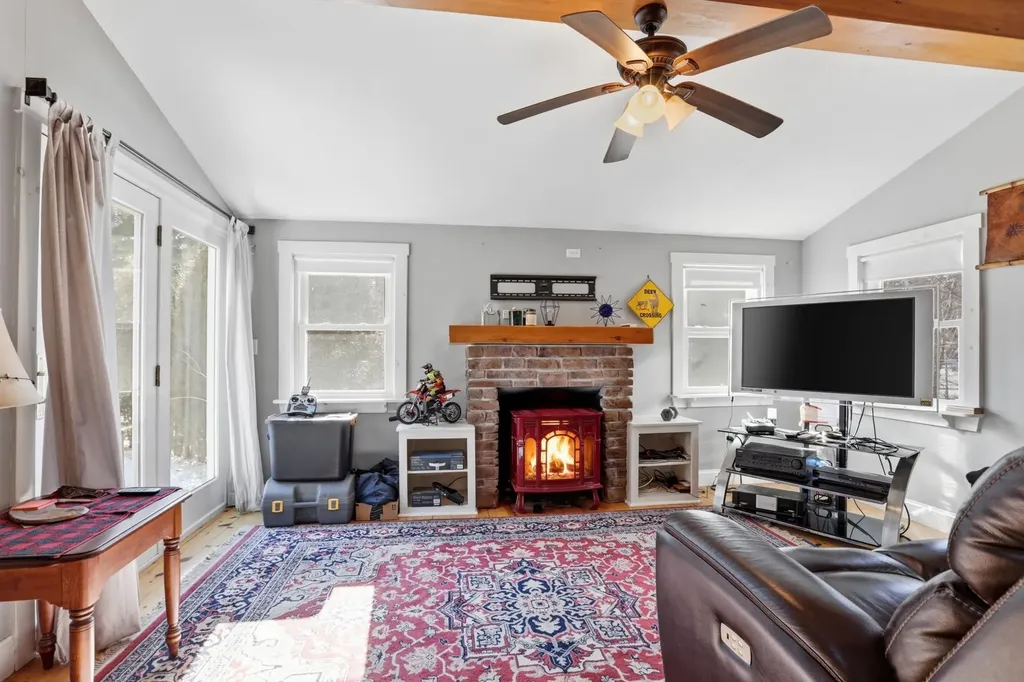 25 Pepperell Road Brookline NH 03033