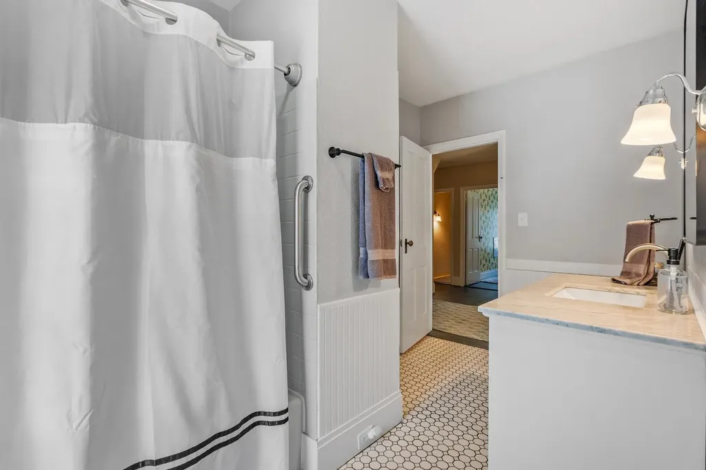 196 South Road Swanzey NH 03446