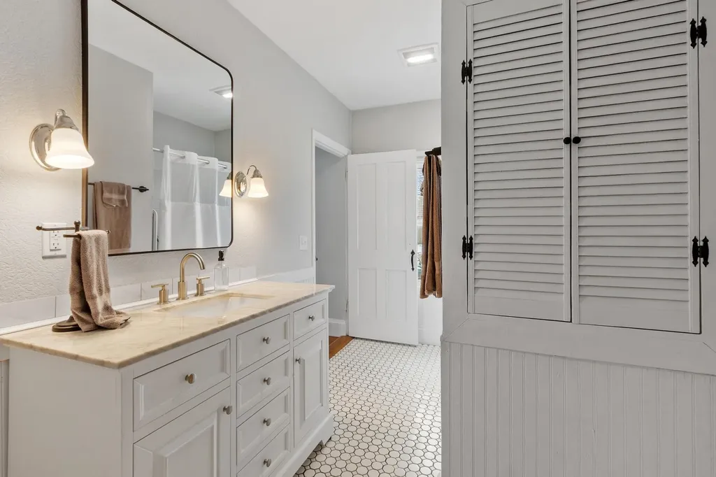 196 South Road Swanzey NH 03446