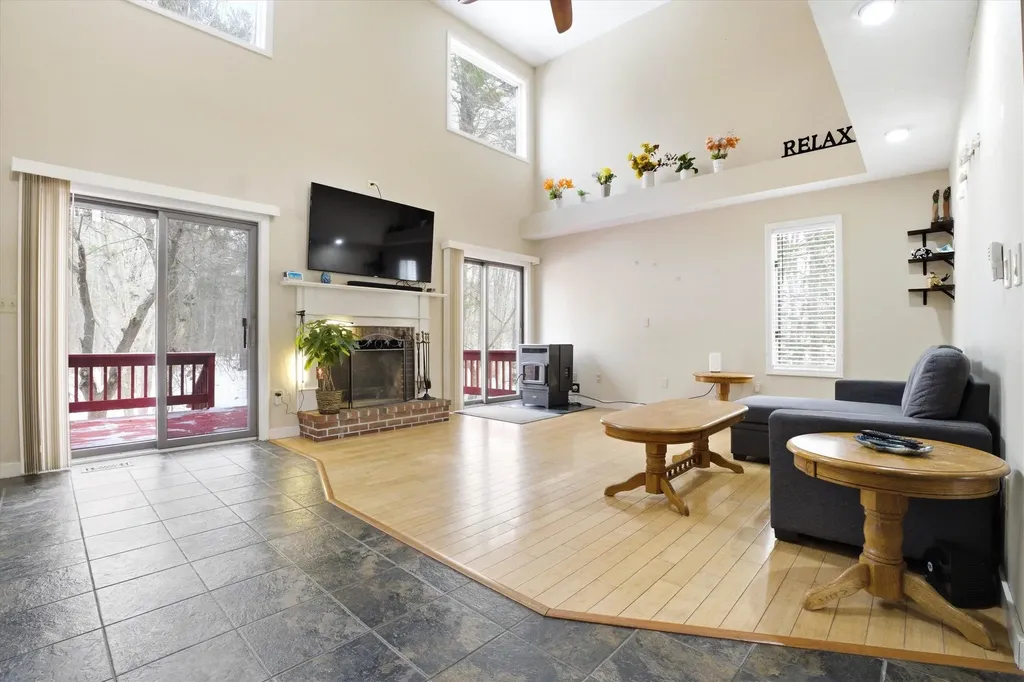 47 Drew Woods Drive Derry NH 03038