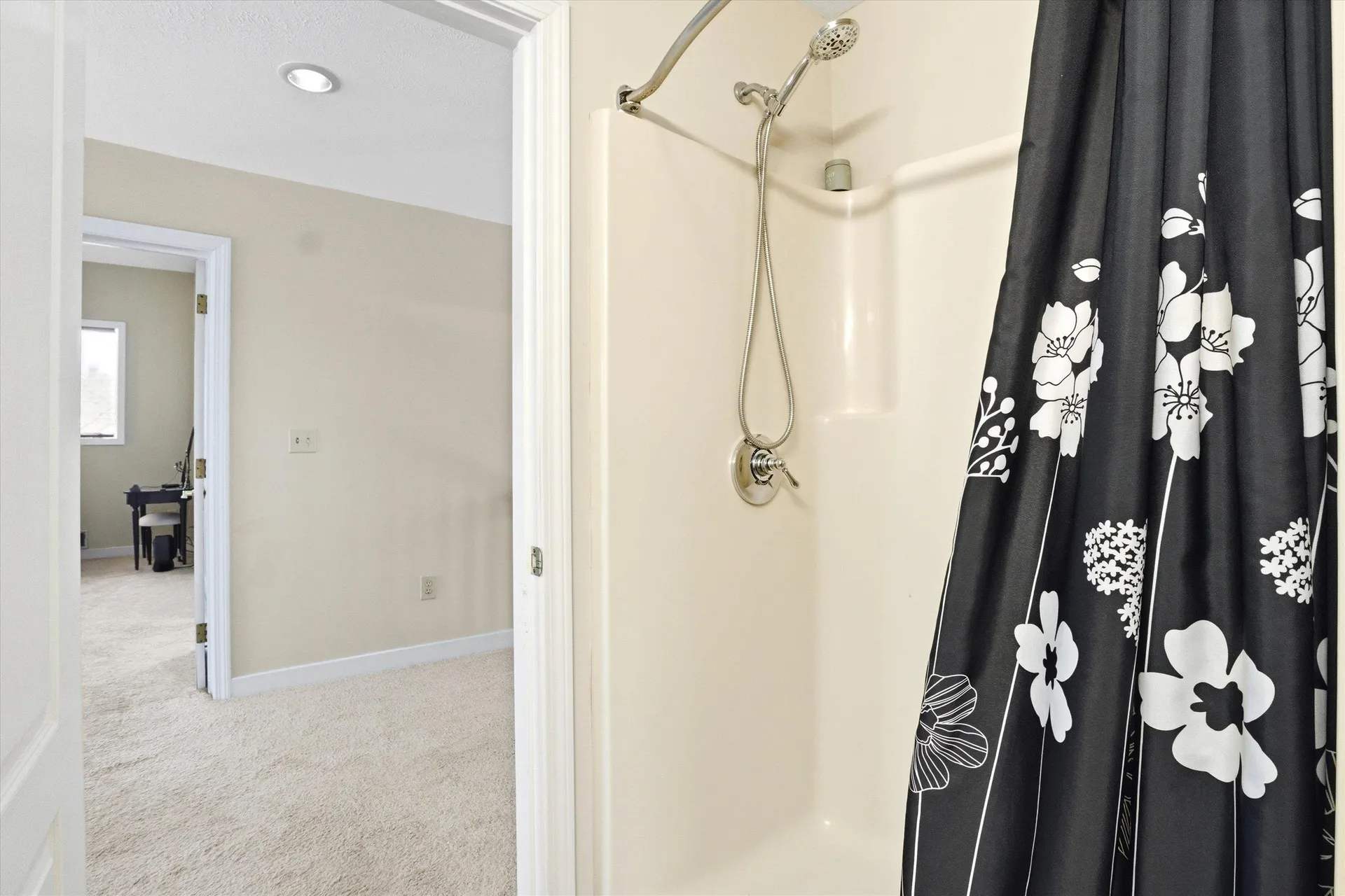 47 Drew Woods Drive Derry NH 03038