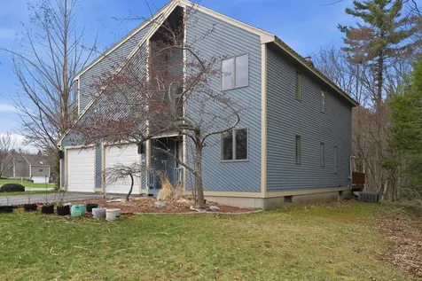 47 Drew Woods Drive Derry NH 03038