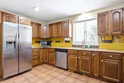 47 Drew Woods Drive Derry NH 03038