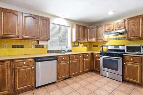 47 Drew Woods Drive Derry NH 03038