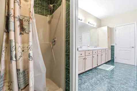 47 Drew Woods Drive Derry NH 03038