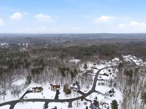 47 Drew Woods Drive Derry NH 03038