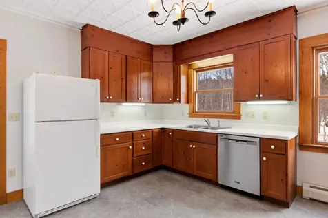 113 Railroad Avenue Epping NH 03042