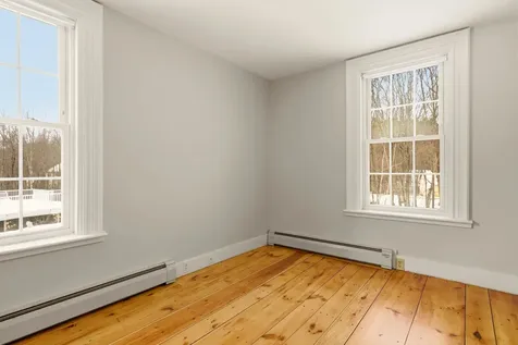 113 Railroad Avenue Epping NH 03042