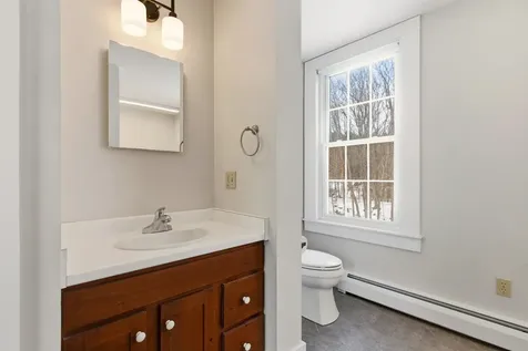 113 Railroad Avenue Epping NH 03042