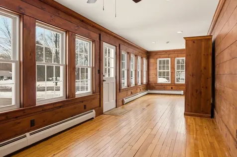 113 Railroad Avenue Epping NH 03042