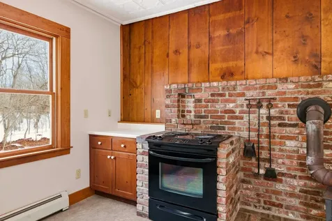 113 Railroad Avenue Epping NH 03042