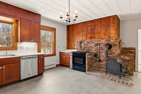 113 Railroad Avenue Epping NH 03042