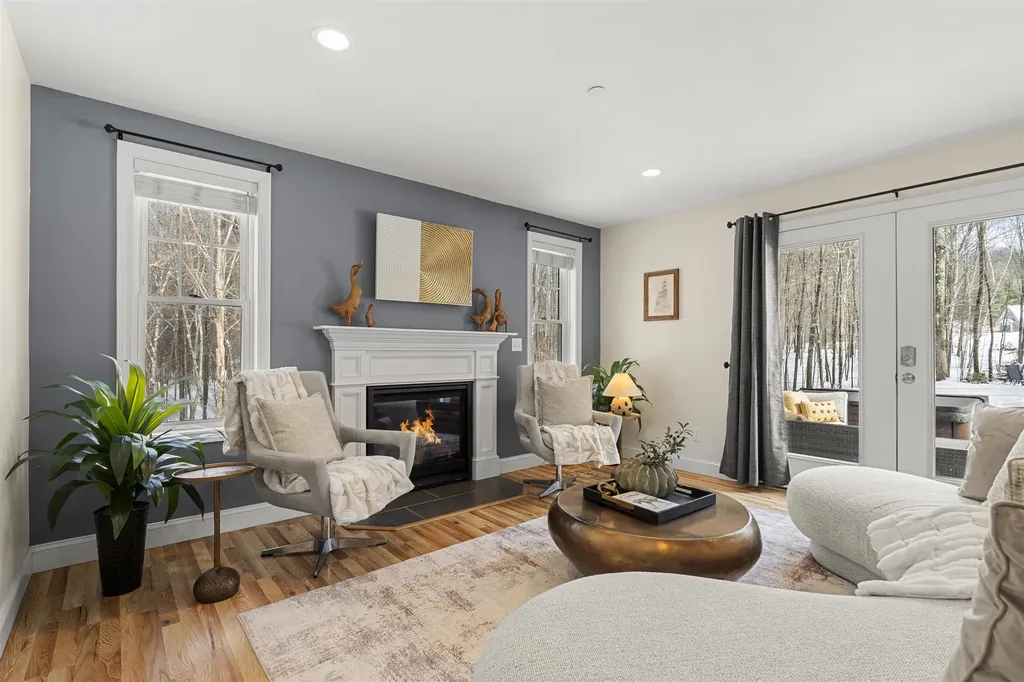 5 Senter Farm Road Hudson NH 03051