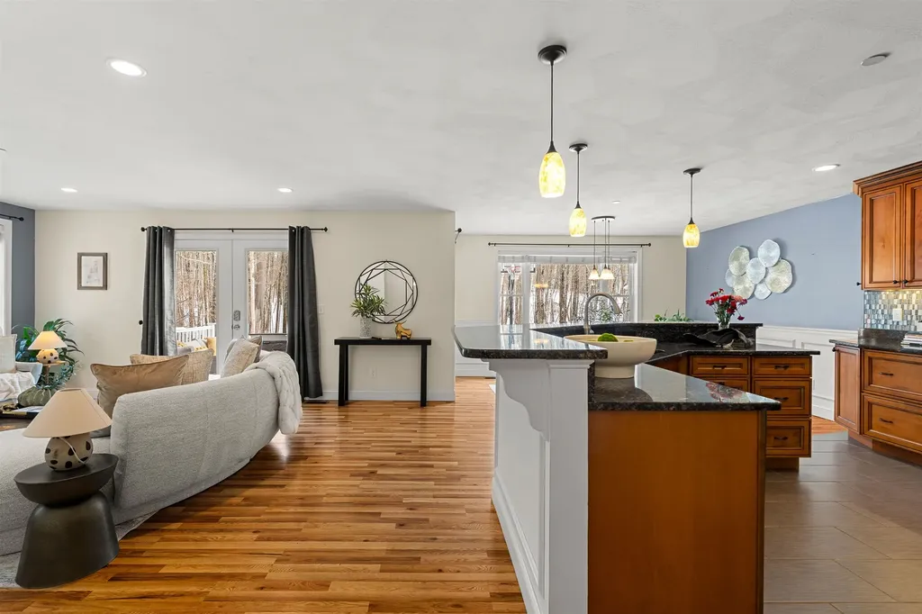 5 Senter Farm Road Hudson NH 03051