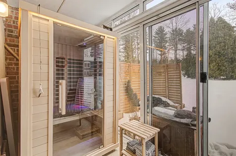 125 Kennedy Drive South Burlington VT 05403