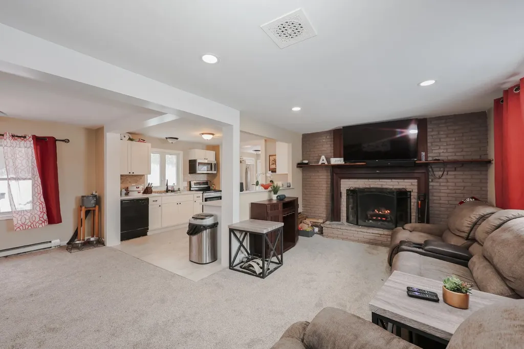 128 N Shore Road Derry NH 03038