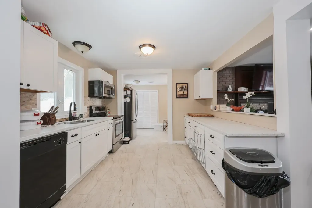 128 N Shore Road Derry NH 03038