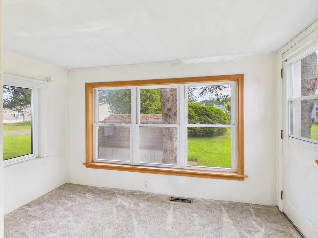 13 Nh Route 145 Colebrook NH 03576