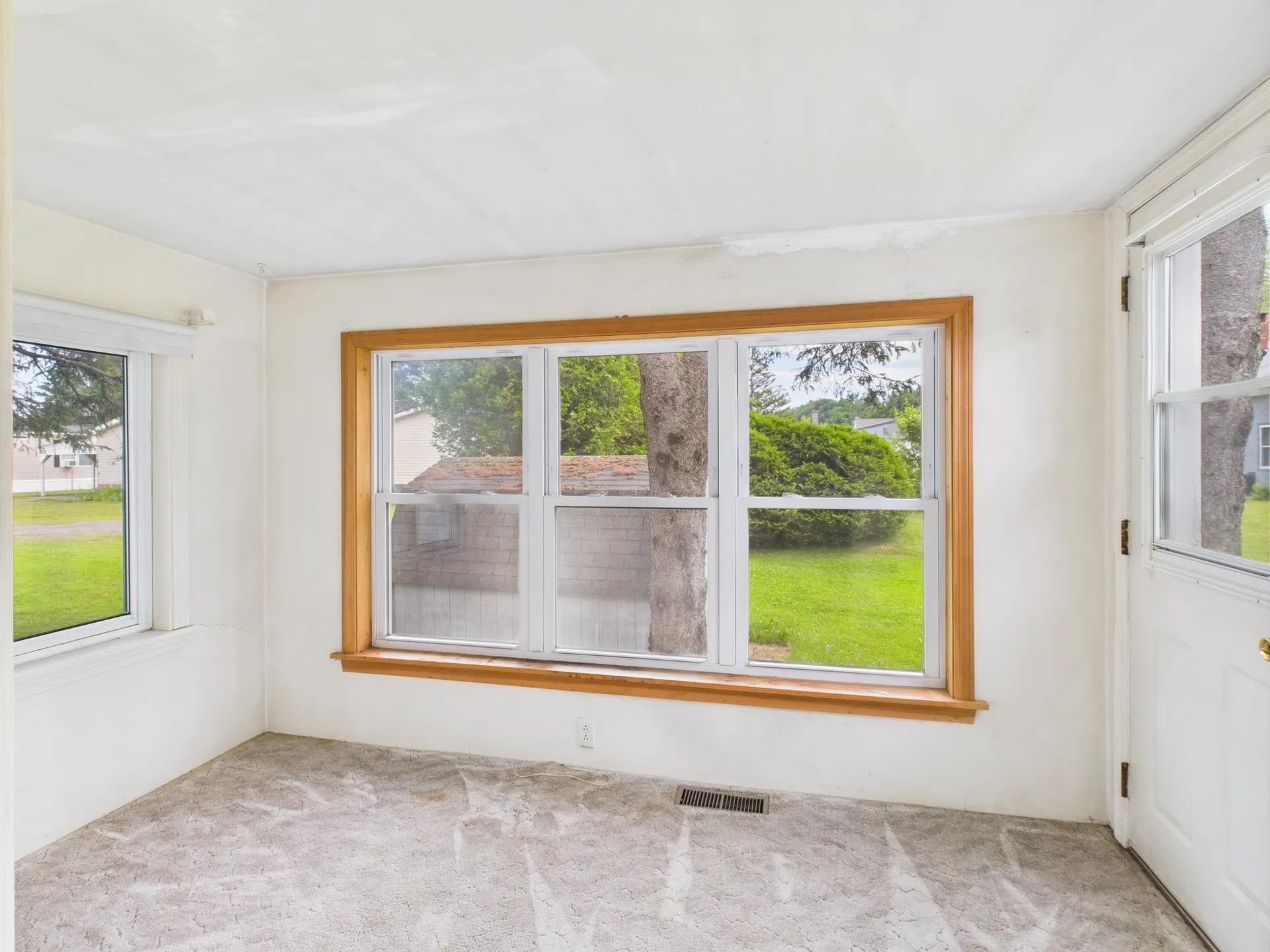 13 Nh Route 145 Colebrook NH 03576