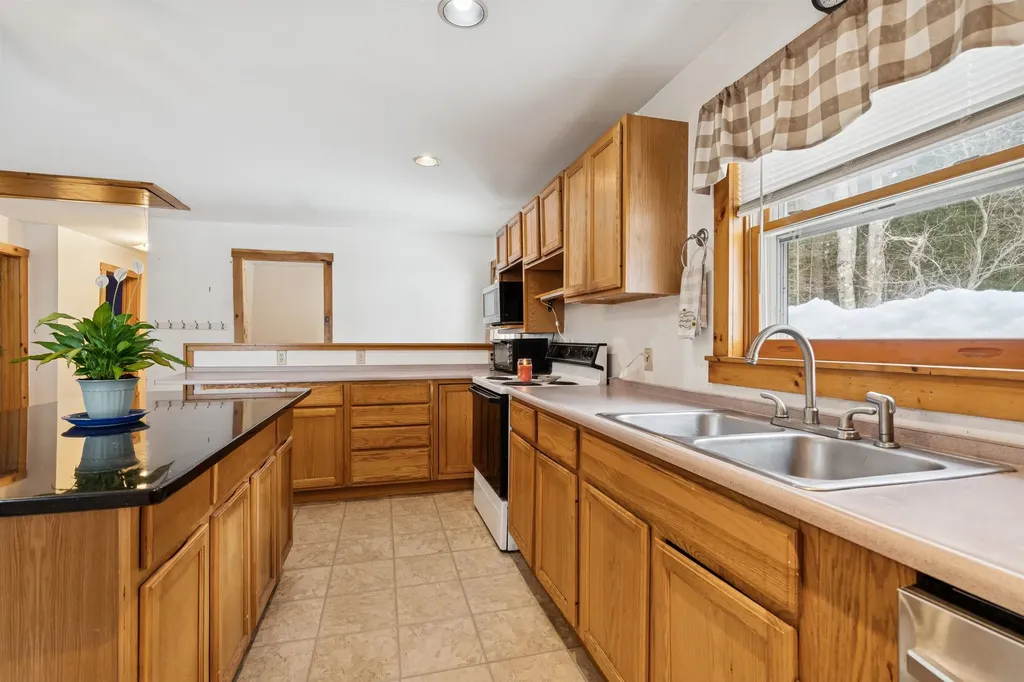 9 Cherry Hill Road Grafton NH 03240