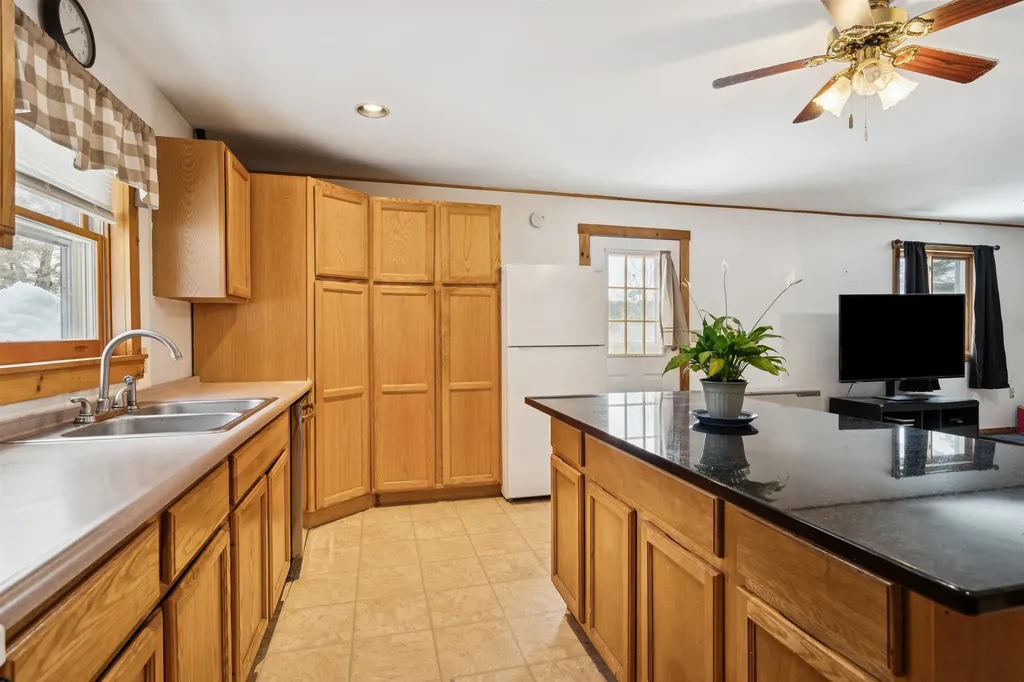 9 Cherry Hill Road Grafton NH 03240