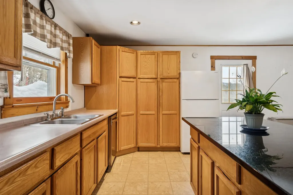 9 Cherry Hill Road Grafton NH 03240