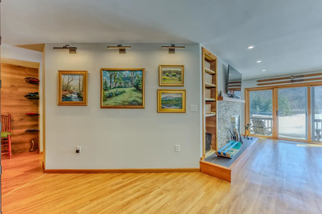 20 Crossing Drive Woodstock NH 03293